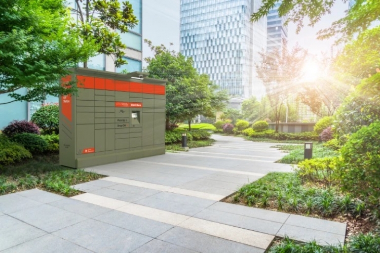 Quadient Unveils First-of-Its-Kind Solar-Powered Autonomous Battery Parcel Locker