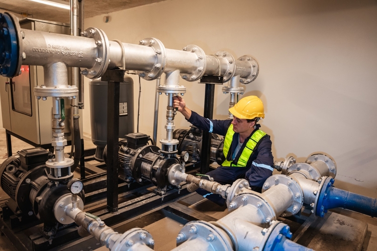 Jak dobrać pompę do aplikacji? Przemysłowe pompy membranowe i alternatywne technologie w łańcuchu dostaw