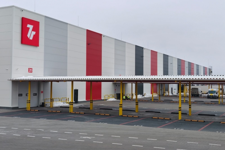 7R z kolejną udaną sprzedażą