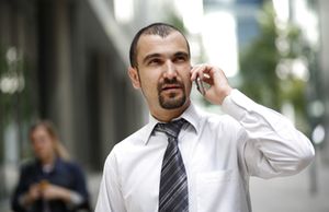 Połowa Polaków po 59. roku przyznaje, że nie używa komórek