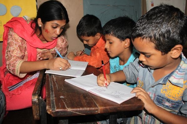 Deutsche Post DHL zwiększa swój udział w promowaniu szans oświatowych