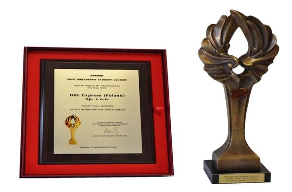Bursztynowa statuetka w konkursie Lider Zarządzania Zasobami Ludzkimi 2013 dla DHL Express