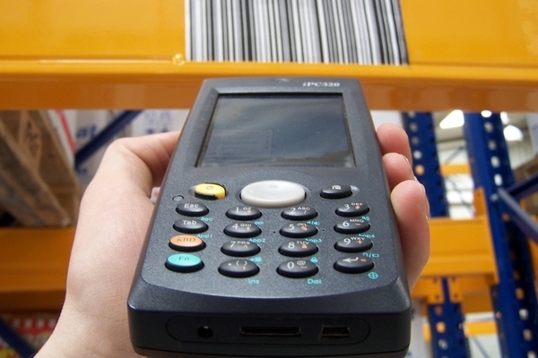 Autentykacja produktowa – rozwiązania w walce z podróbkami