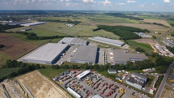 AXI IMMO dla sieci hurtowni elektrotechnicznych i operatora logistycznego w Panattoni Park Poznań III