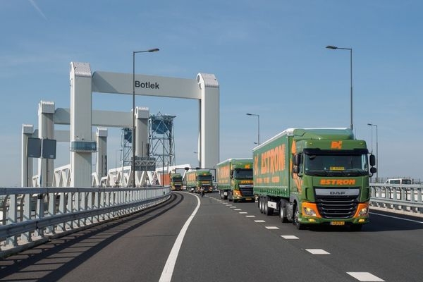 Goodyear i FleetOnlineSolutions wspierają pojazdy firmy Estron