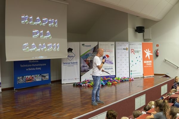 Grupa Kapitałowa OT Logistics wspiera akcję Klapki dla Gambii