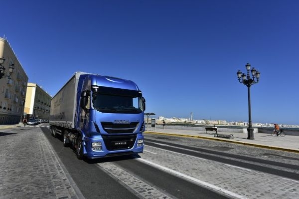 IVECO Poland oraz firma Don Trucking podpisały umowę na dostawę 20 ciągników siodłowych
