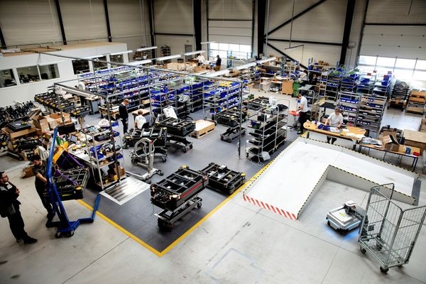 Mobile Industrial Robots współpracuje ze spółką Faurecia i optymalizuje jej produkcję