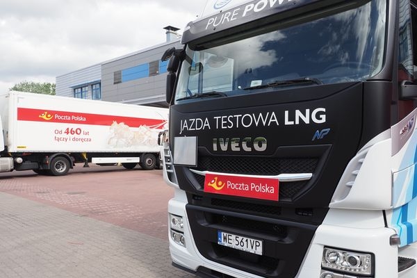Poczta Polska rozpoczyna testy ekologicznego ciągnika siodłowego IVECO Stralis Natural Power