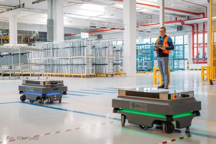 Roboty w zakładzie Whirlpool w Łodzi usprawniają logistykę