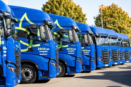 Ekologiczne ciągniki siodłowe IVECO S-WAY Natural Power dla E-LOGIS