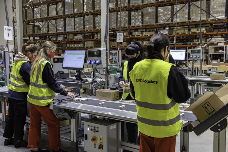 XPO Logistics rozszerza współpracę z Avon o nową usługę serializacji i znakowania produktów