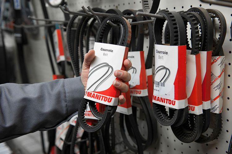 Części do wózków widłowych – gdzie je dostać?