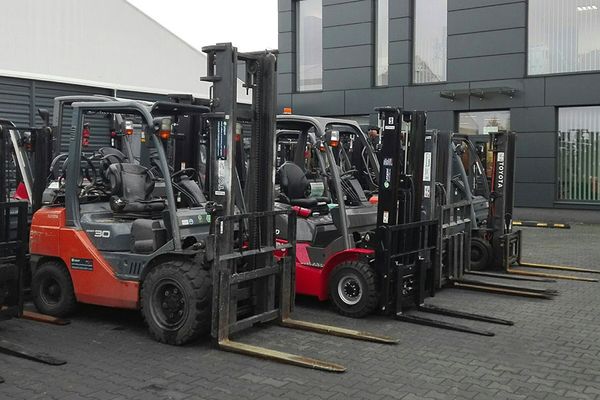 Jakie wózki widłowe można wypożyczyć?