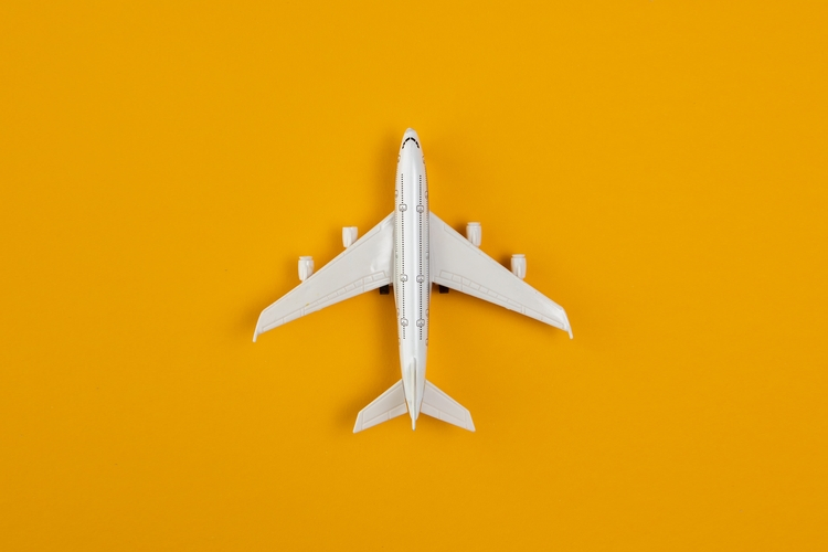 Mniej gazów cieplarnianych dzięki współpracy DB Schenker, Lufthansa Cargo i Lenovo