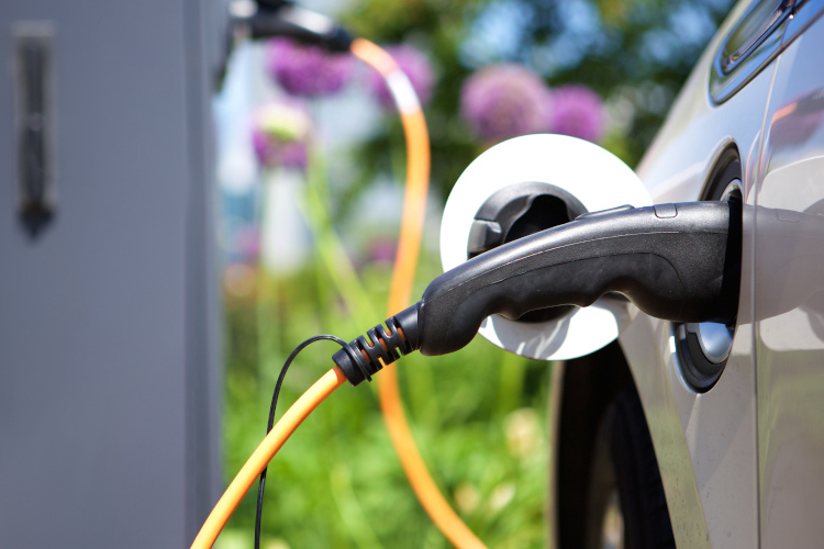 300 tys. samochodów w pełni elektrycznych w Polsce za trzy lata