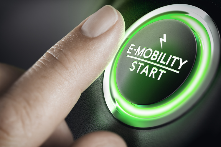 300 tys. samochodów w pełni elektrycznych w Polsce za trzy lata