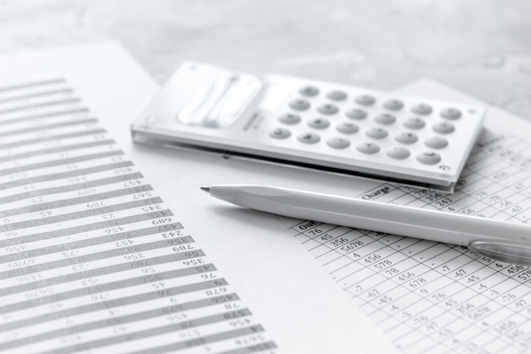 Zaliczka czy zadatek – czym się od siebie różnią? Co wybrać?