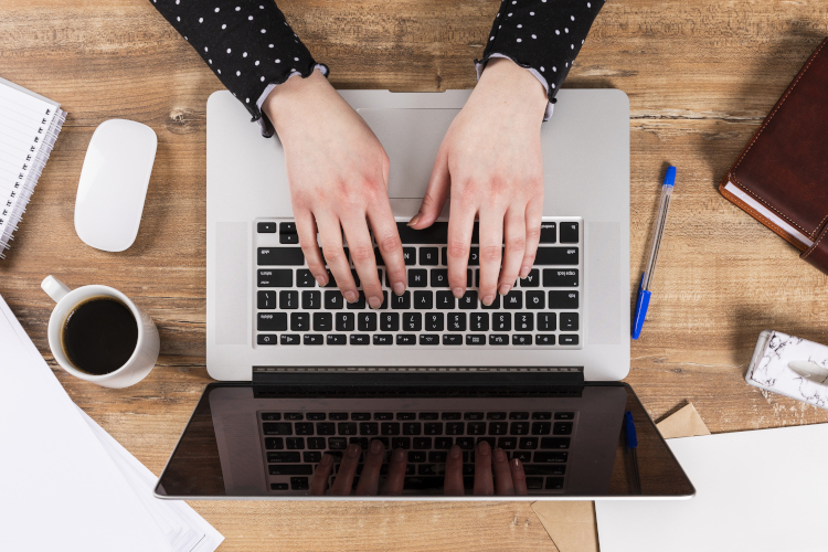 Ochrona wzoru przemysłowego według prawa własności przemysłowej i prawa autorskiego