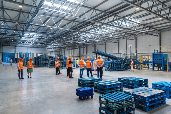 Błękitne palety w serwisie