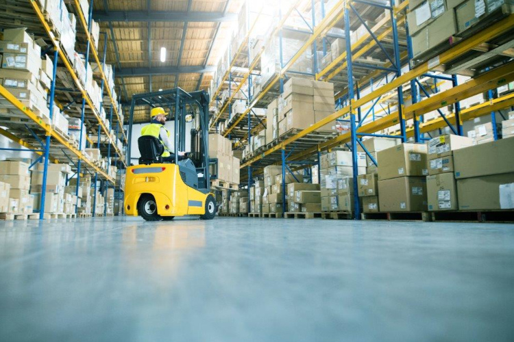 Logistyka w świątecznym opakowaniu