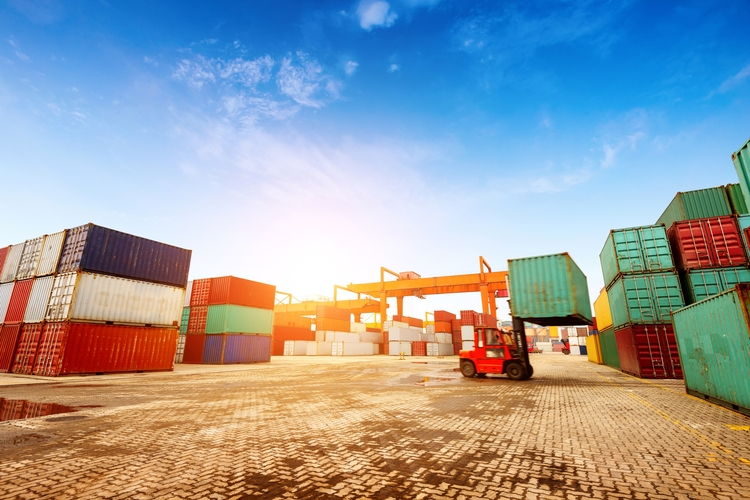 Kontenery na sprzedaż - wszechstronna forma transportu i magazynowania