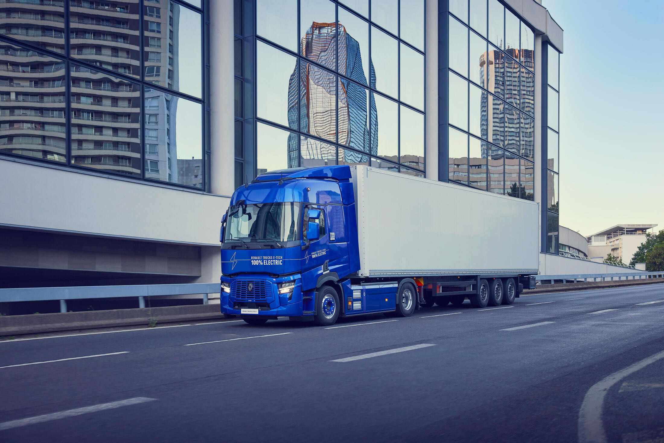 Renault Trucks T E-Tech laureatem plebiscytu Fleet Derby 2024   