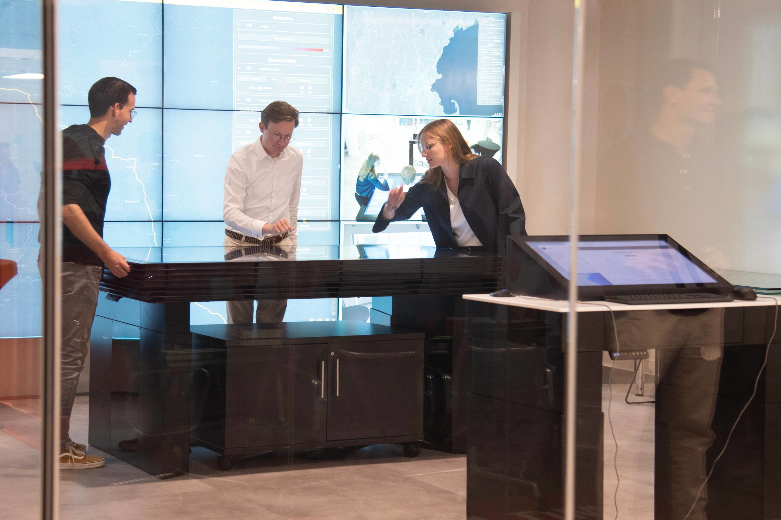 Mecalux będzie badać potencjał sztucznej inteligencji w logistyce w MIT