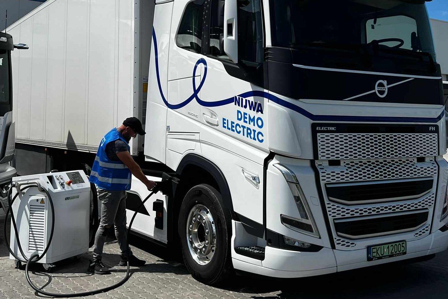 Frigo Logistics i FRoSTA testują kolejne pojazdy elektryczne
