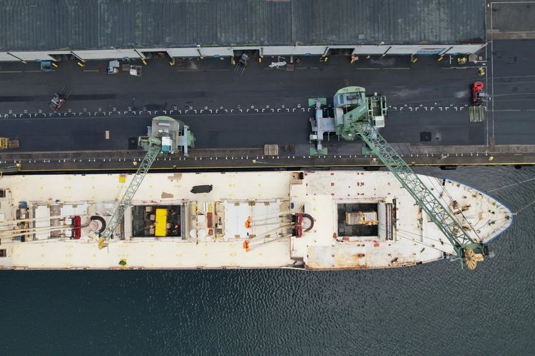 Strong container throughput restricts downturn in an eventful first quarter