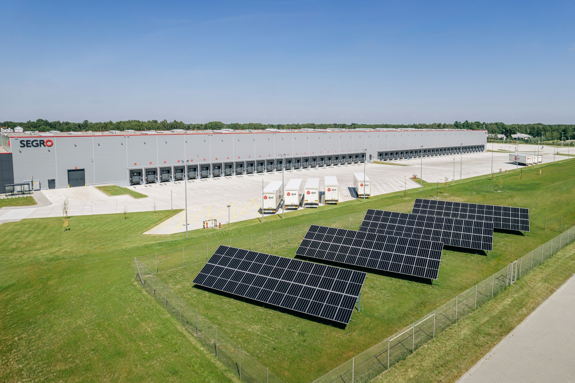 Modern Technologies at DPD’s Warehouse by SEGRO