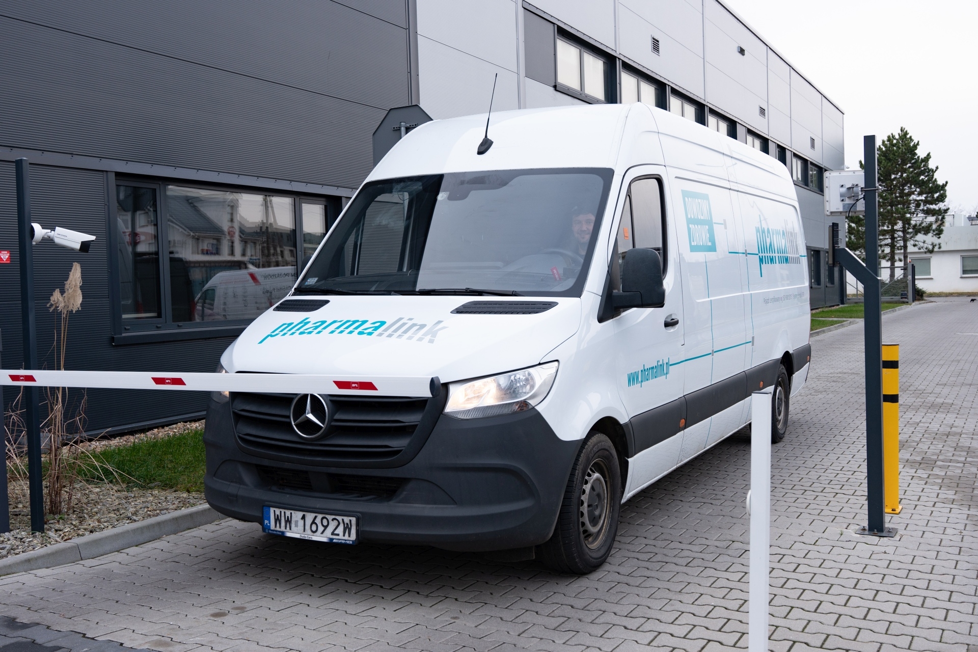 Bezpieczne przechowywanie i przewożenie adrenaliny