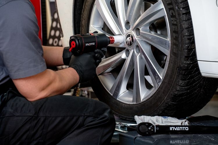 Jak mobilne montażownice do opon rewolucjonizują usługi w terenie?