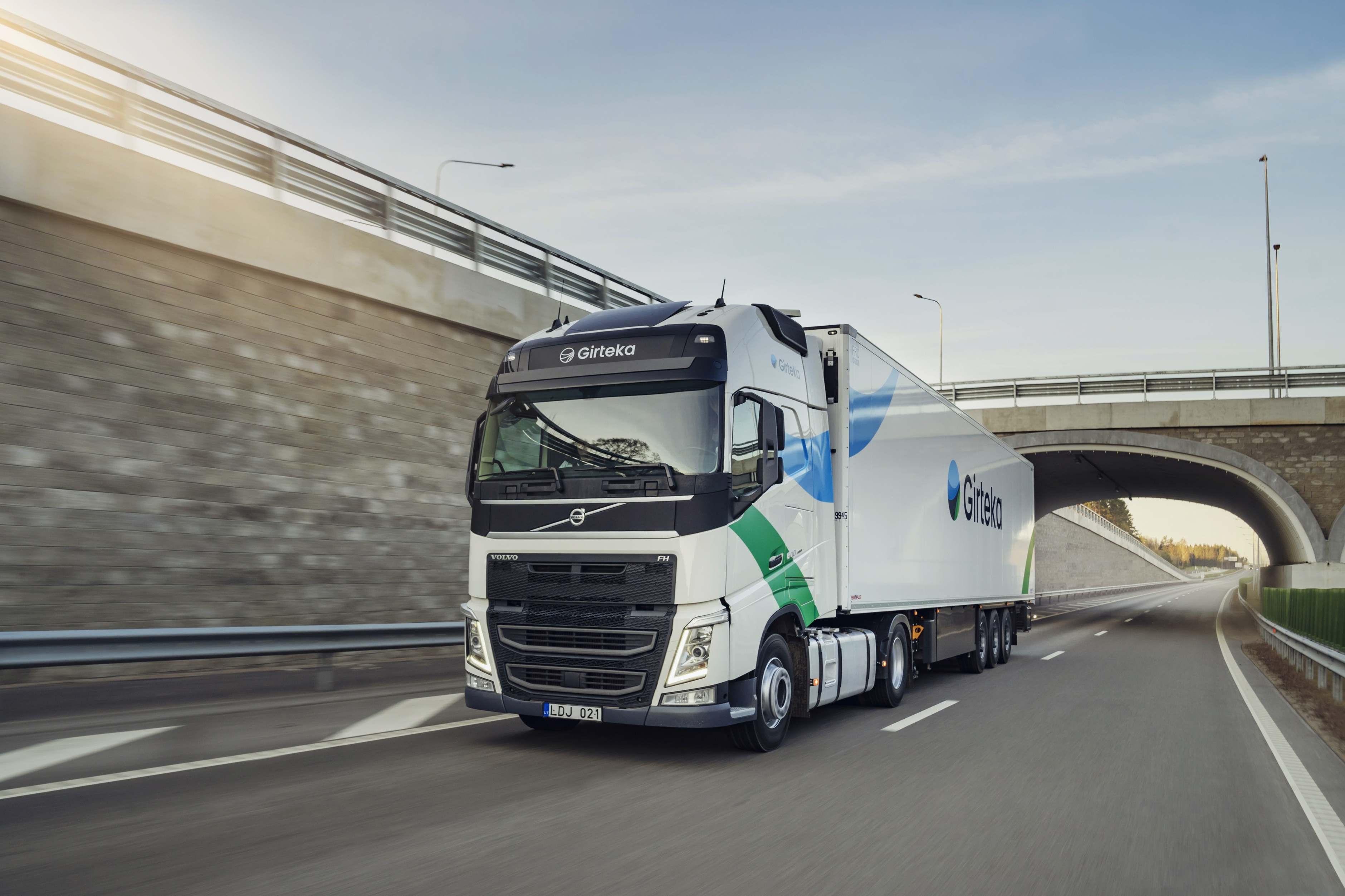 Girteka rozwija warszawskie biuro i usługi spedycji drogowej