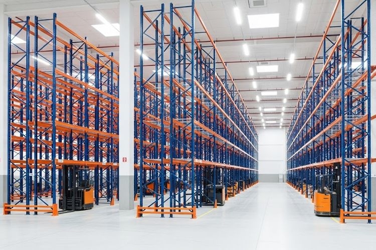 8 znaków, że czas na nowe regały magazynowe