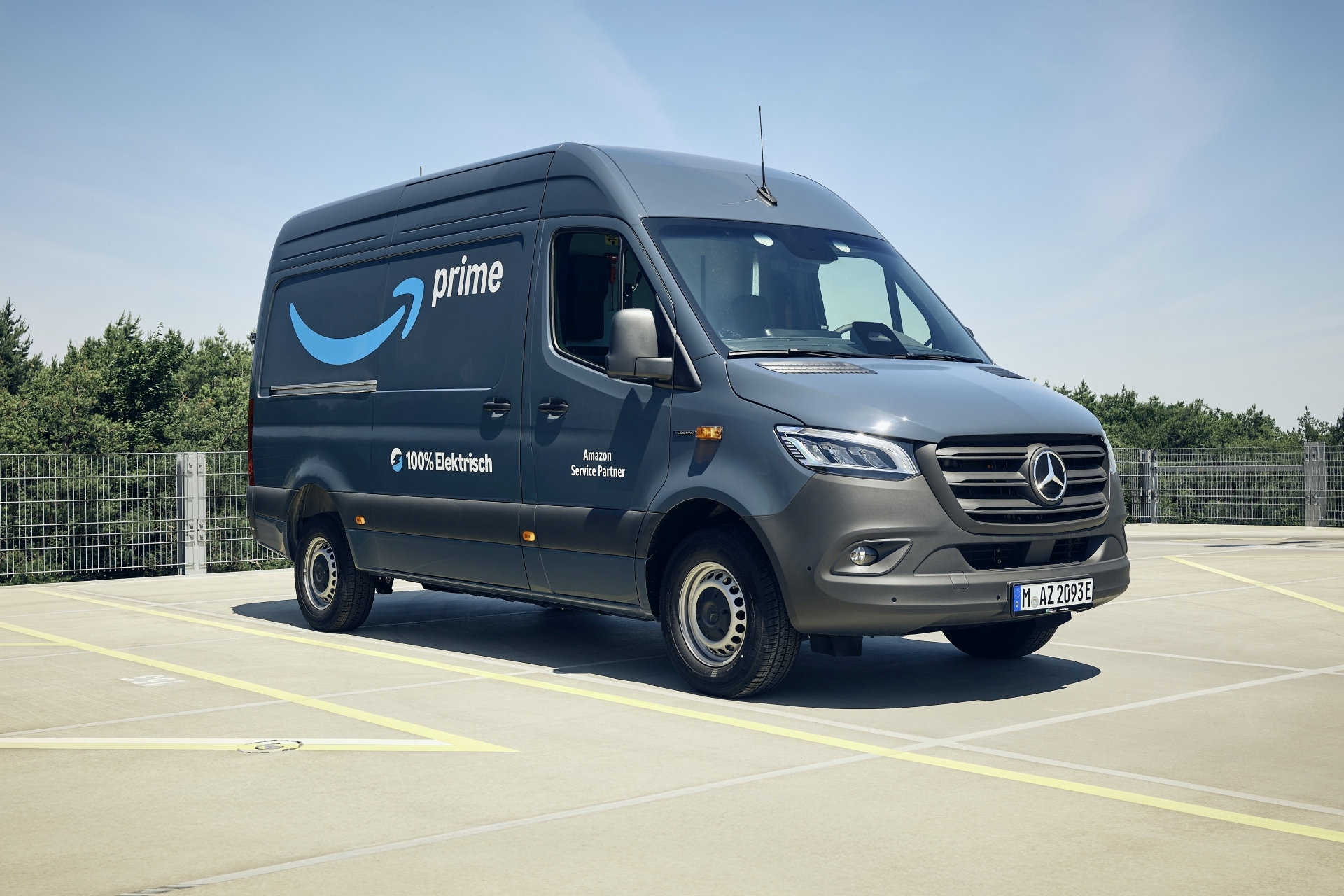 Mercedes-Benz Vans dostarczy niemal 5000 pojazdów elektrycznych partnerom dostawczym Amazon