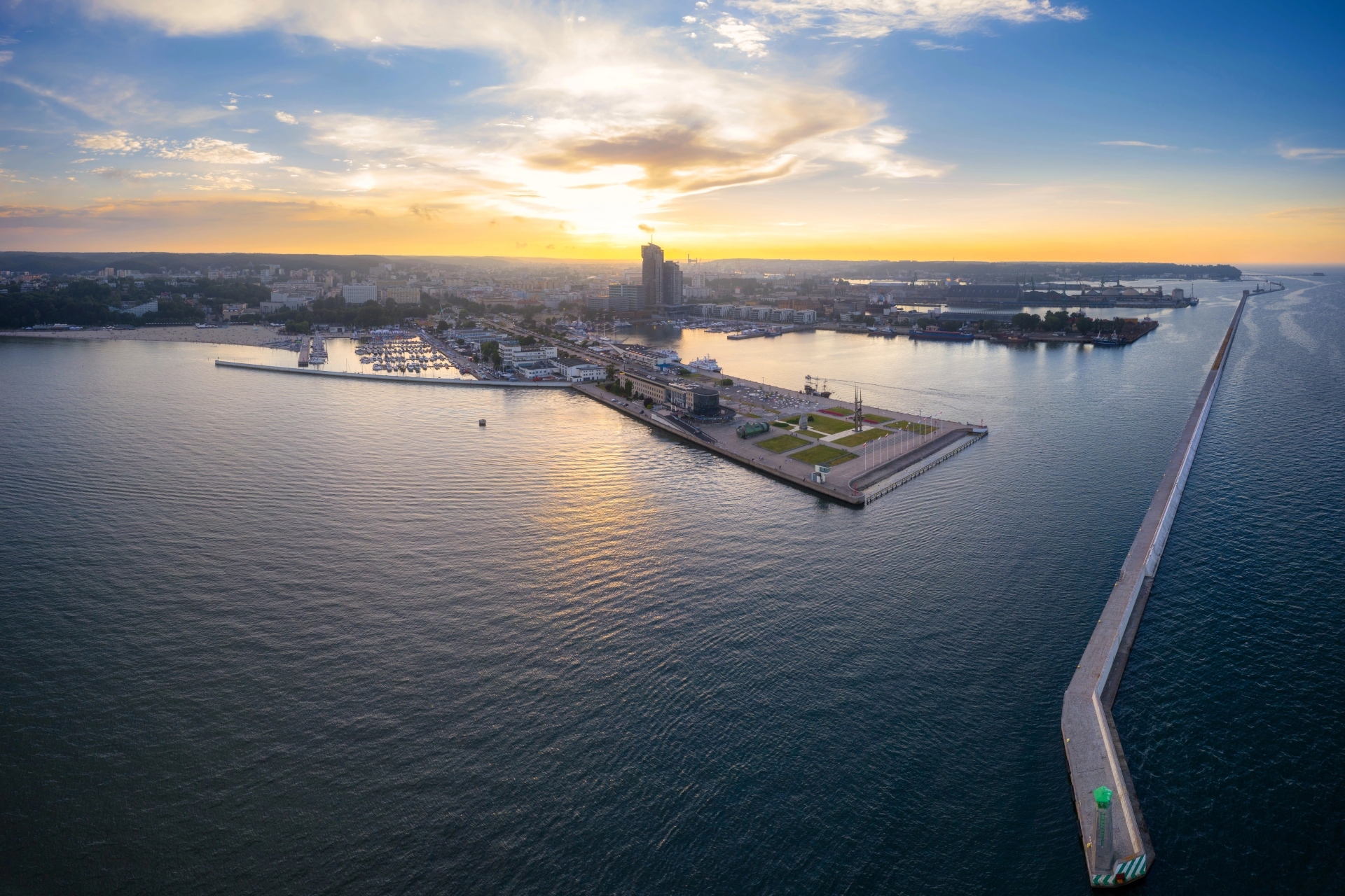 Port Gdynia wśród 10 kluczowych portów przyszłości według raportu Accolade