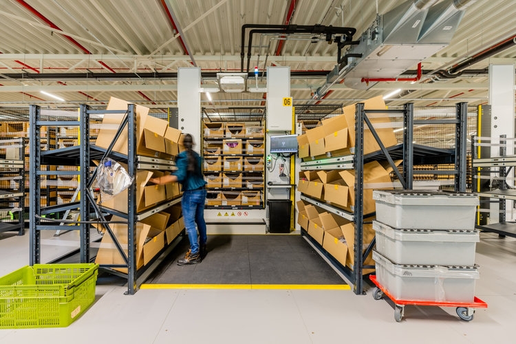 Hunkemoller boosts warehouse efficiency with Geekplus robots