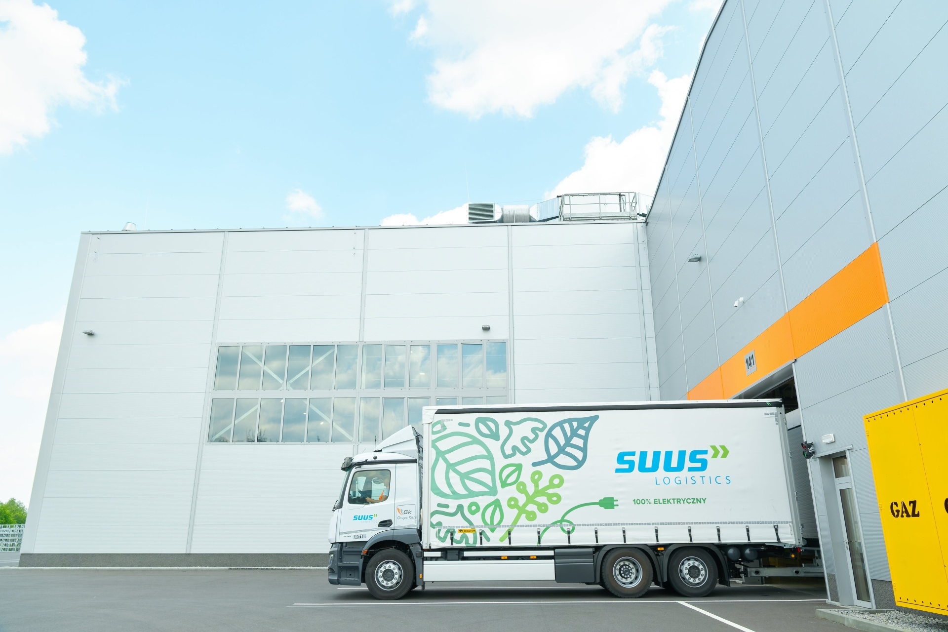 Niskoemisyjny transport profili aluminiowych elektryczną ciężarówką