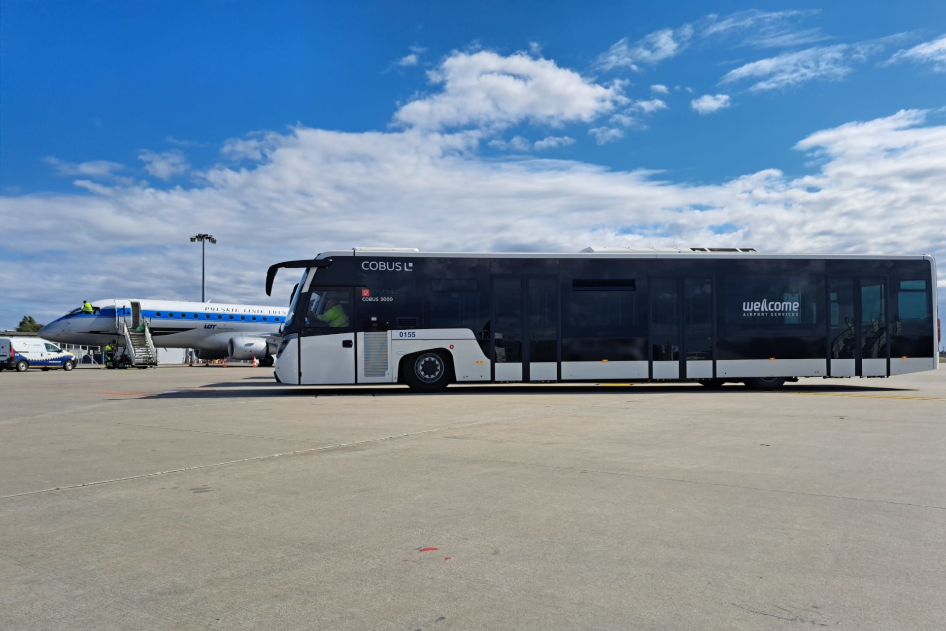 Nowe autobusy na Lotnisku Chopina