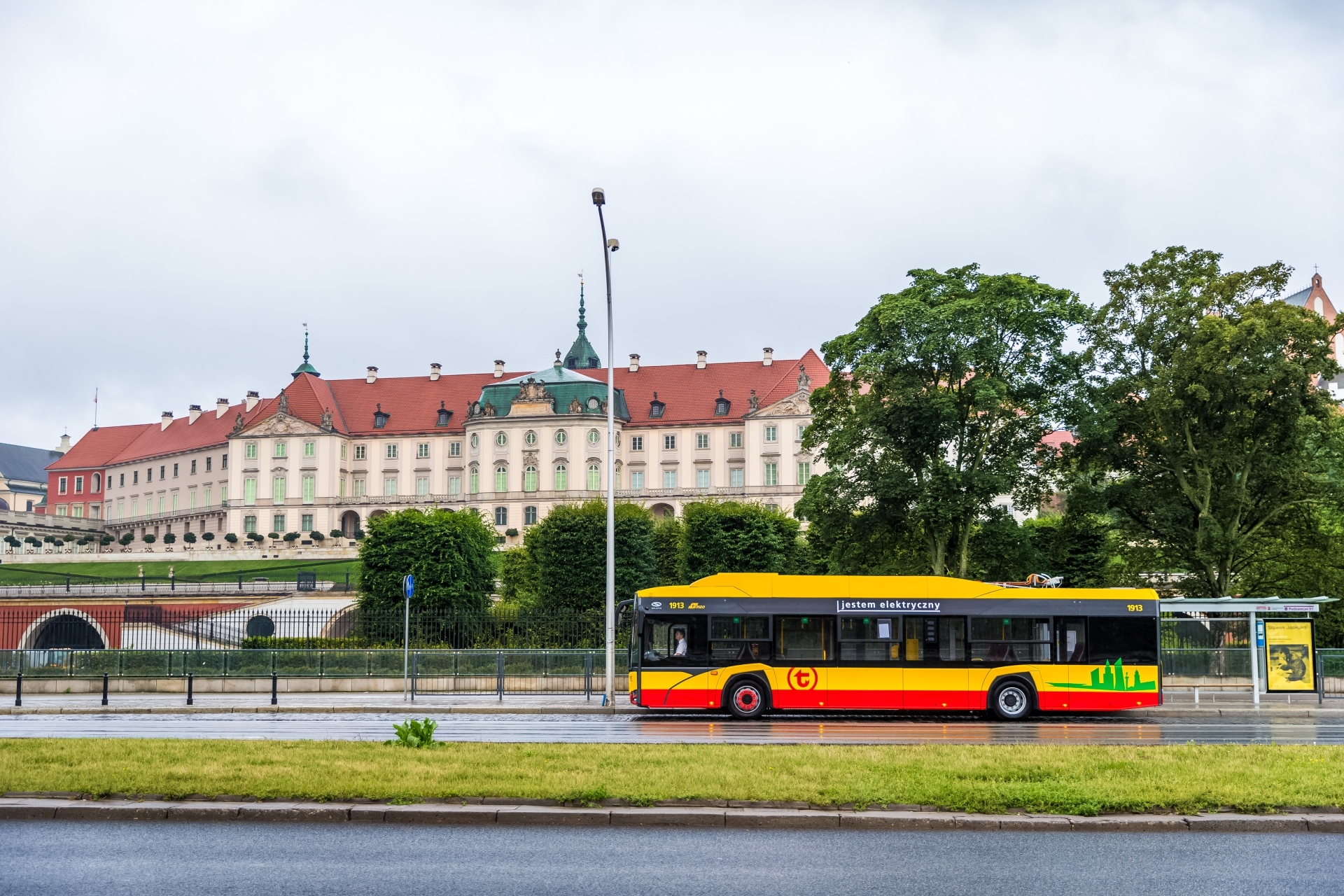 Kolejne elektryczne Solarisy w Warszawie