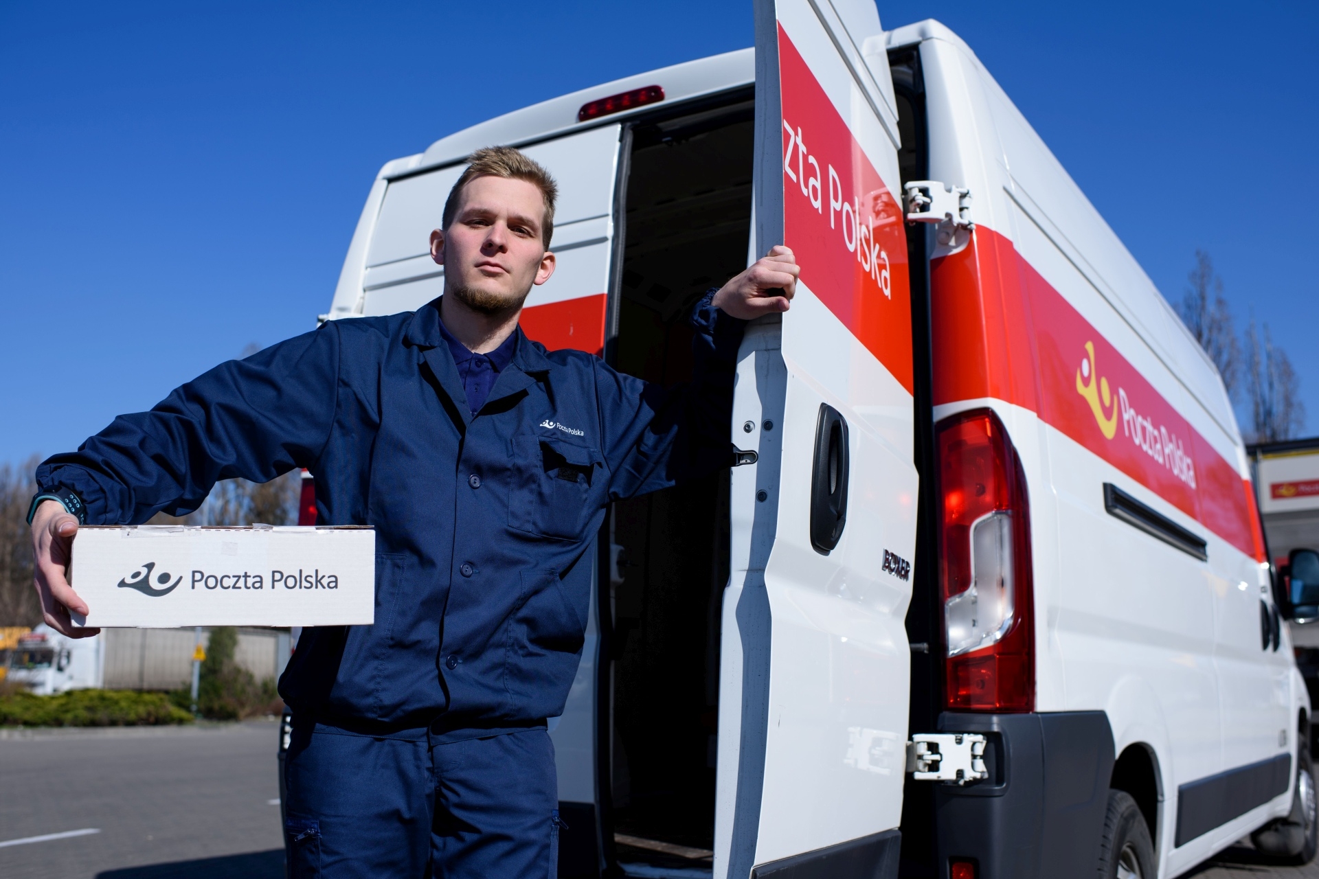 Poczta Polska i ORLEN łączą siły na rynku kurierskim