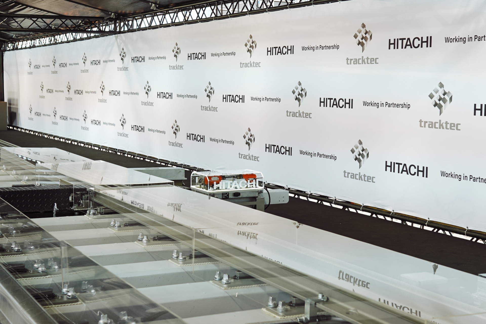 Hitachi Rail i Track Tec łączą siły na TRAKO