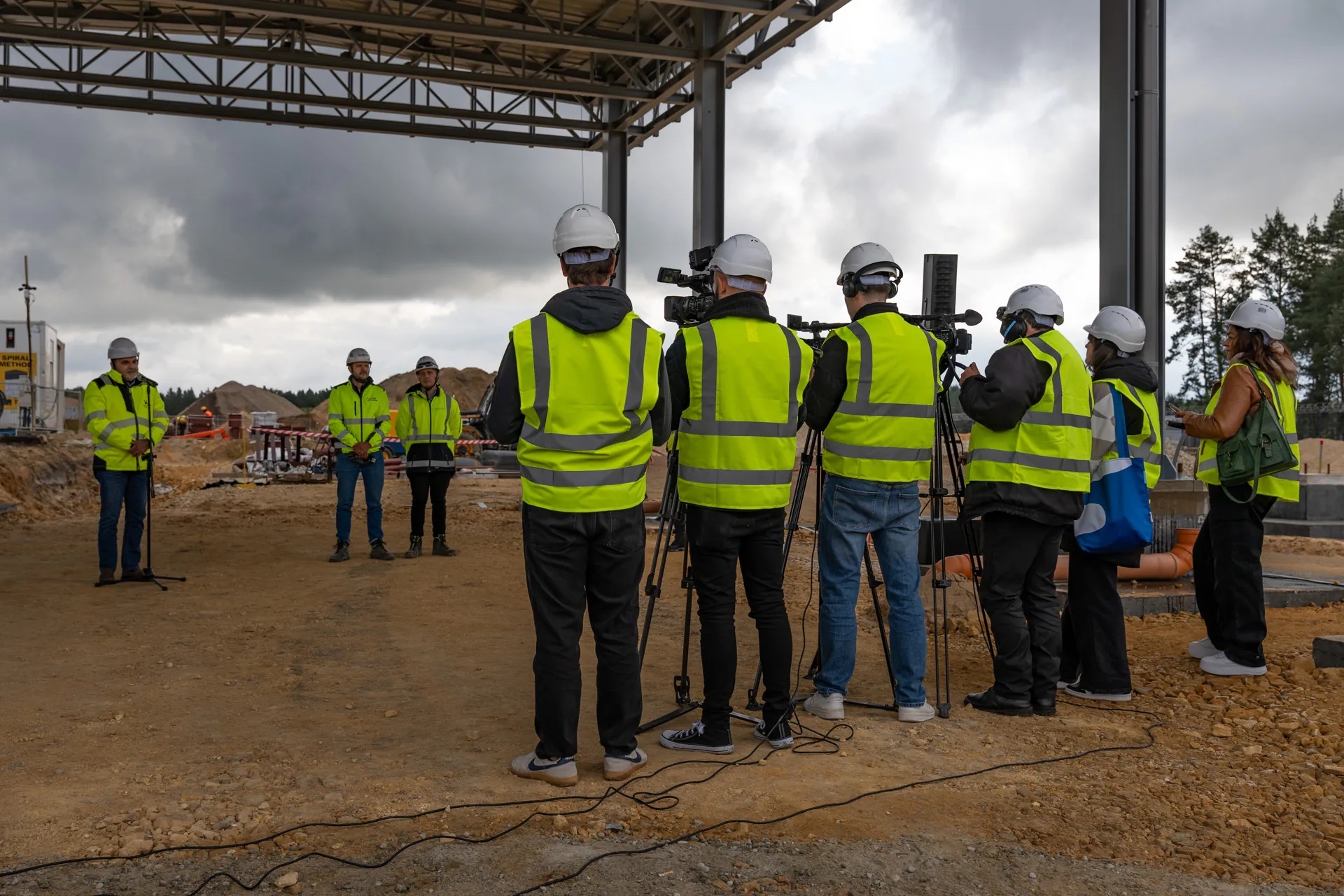 Intensywne prace budowlane przy multimodalnym węźle przeładunkowym w Porcie Lotniczym Katowice