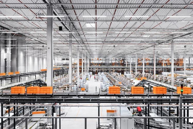 Zalando zwiększa możliwości robotyzacji magazynów dzięki Nomagic