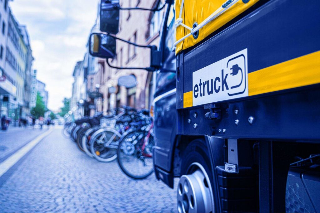 Bezemisyjne dostawy DACHSER w 25 europejskich miastach za pomocą 60 pojazdów elektrycznych i 13 rowerów cargo