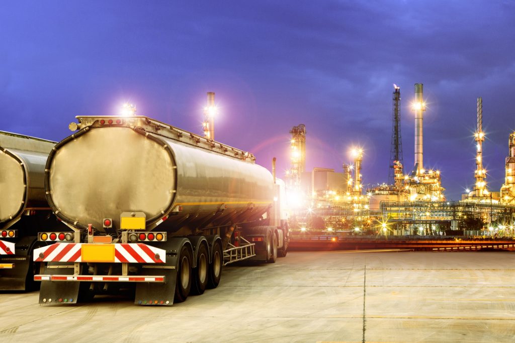 Rynek ropy reaguje natychmiast, ceny paliw już nie