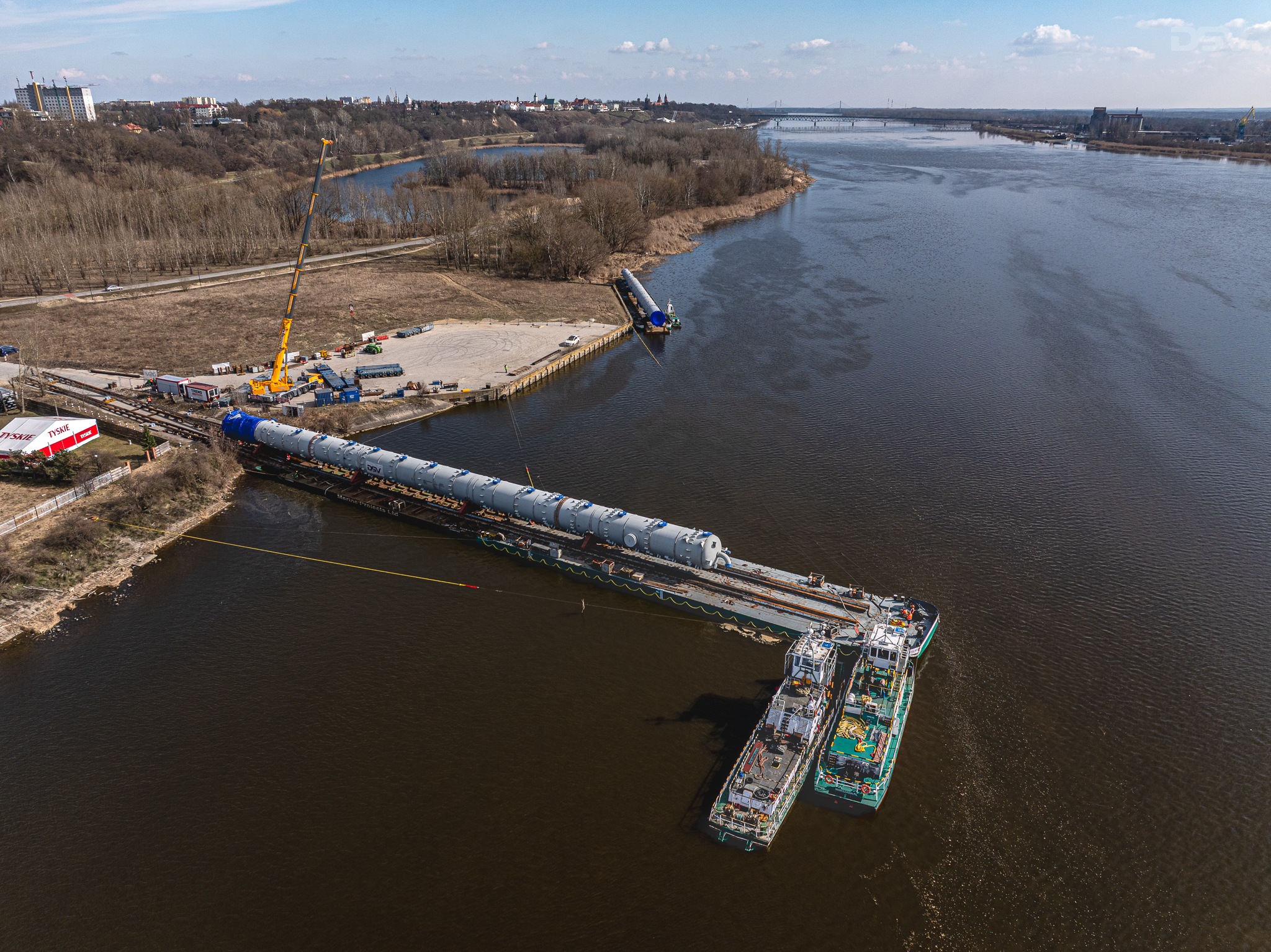 DSV dostarczyło gigantyczne kolumny petrochemiczne do ORLENU