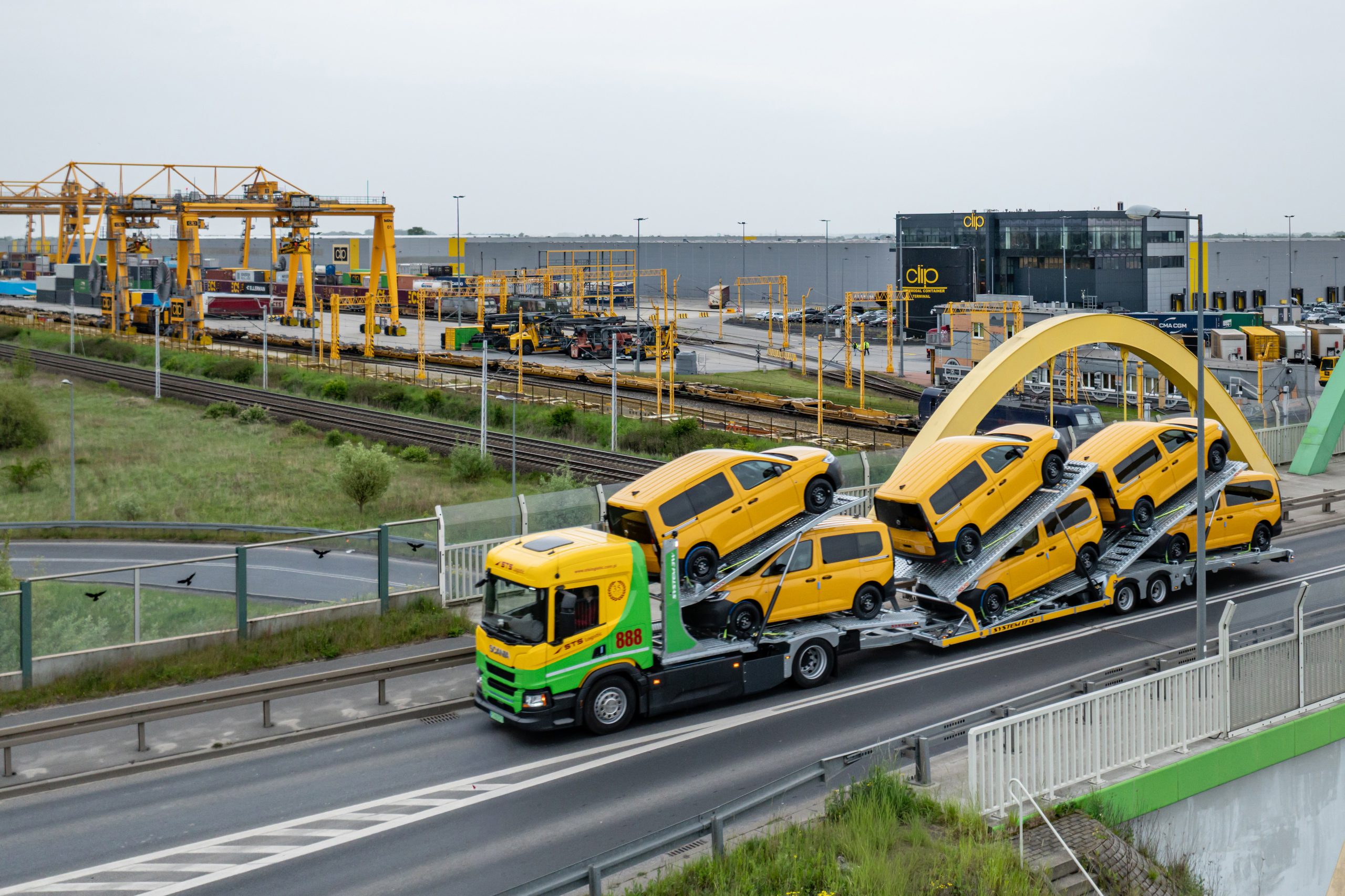 Scania Polska z pierwszym elektryczny autotransporterem