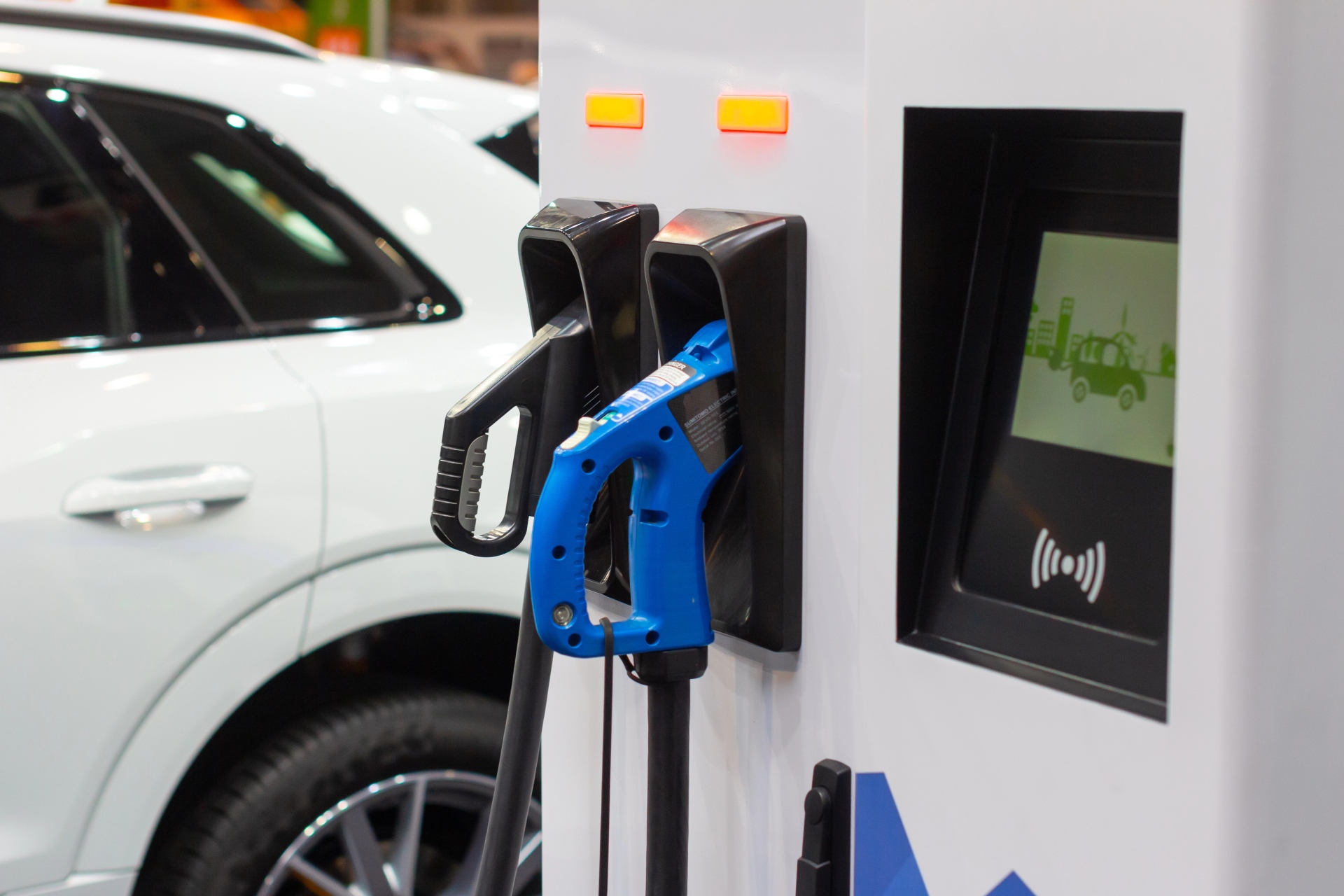 Po polskich drogach jeździ już ponad 150 tys. samochodów elektrycznych